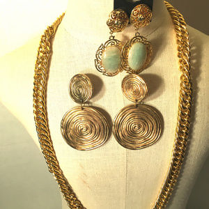Gold tone necklace set